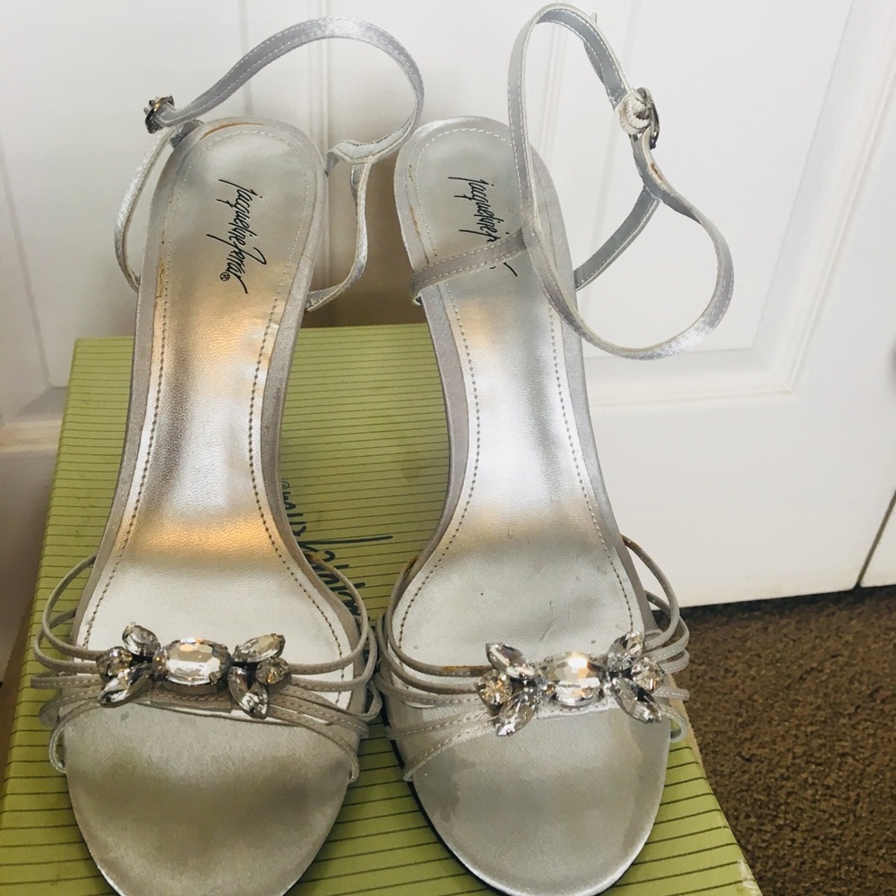 Jacqueline Ferrar Silver heels w/Rhinestones